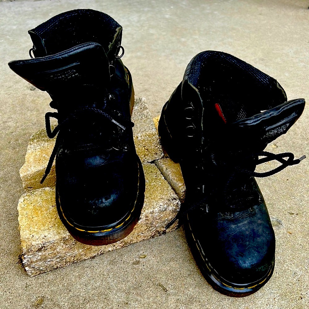 DOC MARTENS STEEL TOED MEN’S&WOMEN’s WORK/MOTO BOOT: W (size 10.5 )M (size 9)